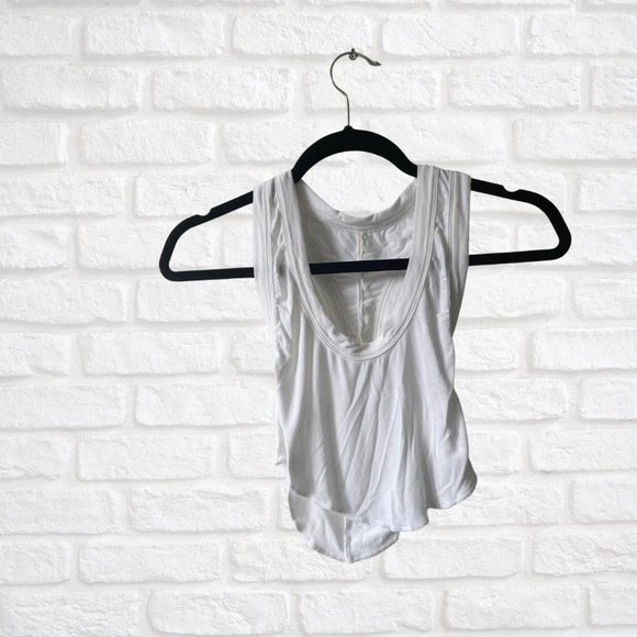 🔥 ARE YOU AM I - WHITE CROPPED TANK TOP 🔥 - Picture 1 of 2